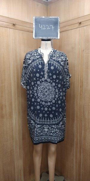 #4227 - Kurta in Printed Silk Crepe with embroidery on front of beads.